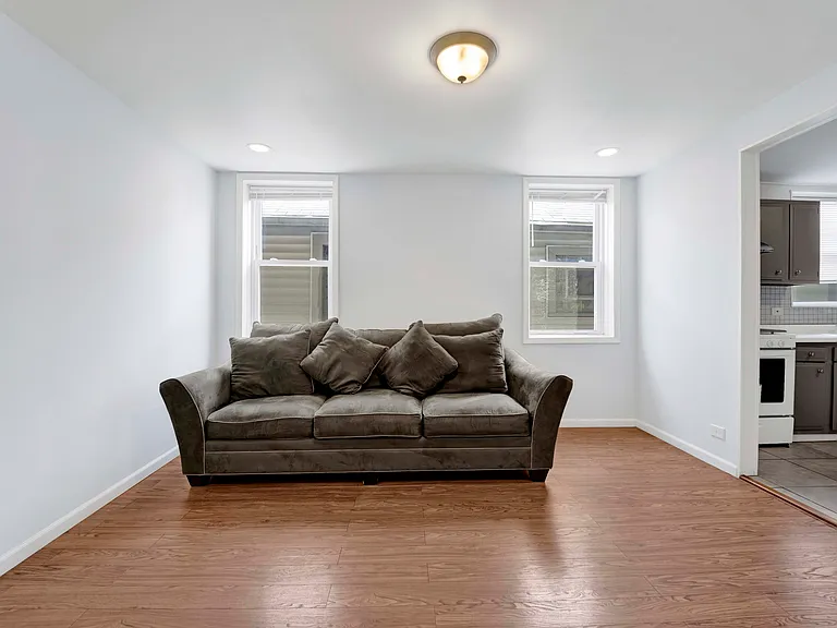 465 W 27th St #1F — Photo 3