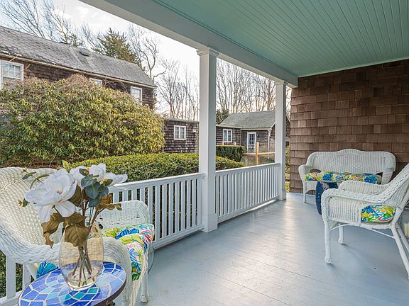 3rd image of 171 Newtown Ln