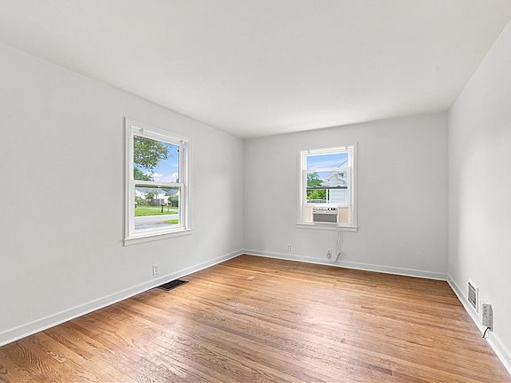5th image of 1061 Whitlock Rd