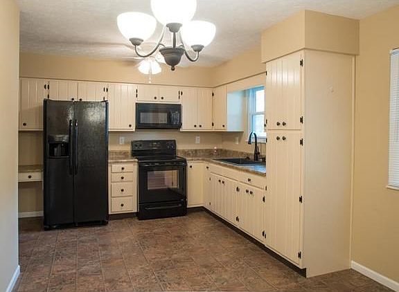 Updated bright and airy kitchen including newer appliances.