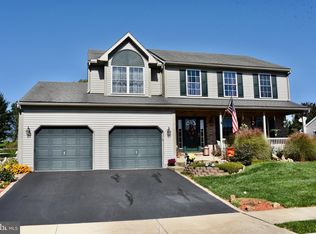 19 Roxberry Dr, Sinking Spring, PA 19608