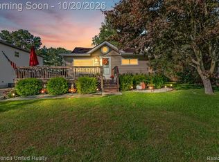 1146 Sunrise Park St, Howell, MI 48843