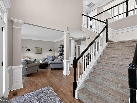 2nd image of 2 Eagleton Farm Rd