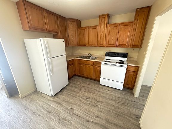3rd image of 2015 Southwood Dr