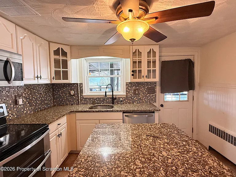 324 Crown Ave — Photo 8