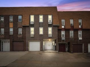 21411 18th Ave, Bayside, NY 11360