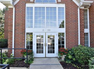 111 Hunt Club Dr, Saint Charles, IL 60174