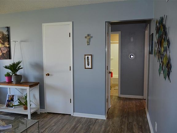 4th image of 412-414 Jamison Dr