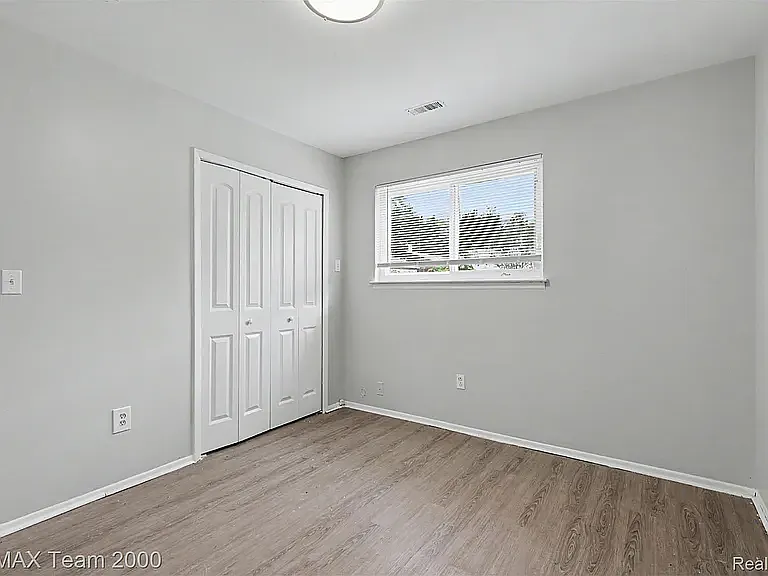 3 bed, 1000 sqft, $1,700 — Photo 4