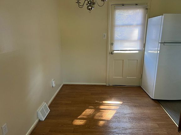 4th image of 3906 Denfeld Ave
