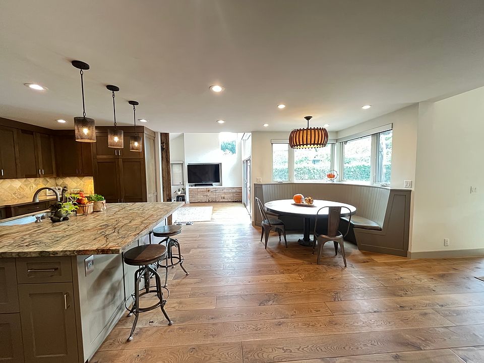 1st image of 221 Twin Ridge Dr