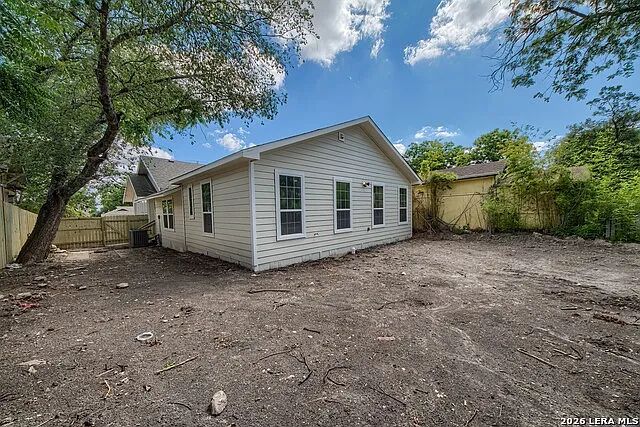 823 W French Pl — Photo 24