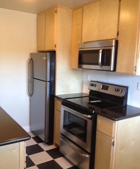 Lombardy Apartments — Photo 33