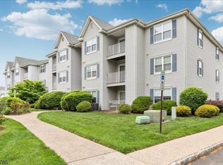 210 Stratford Pl, Bound Brook, NJ 08805