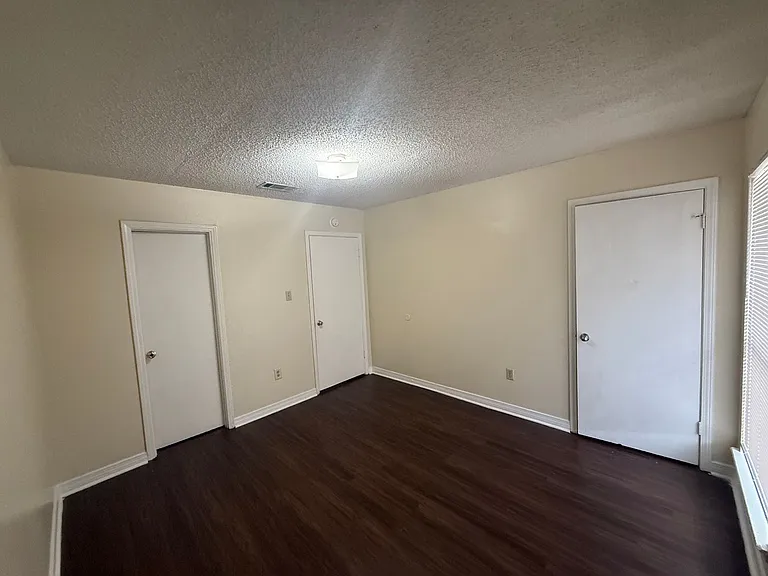 3033 Toulon Dr — Photo 2