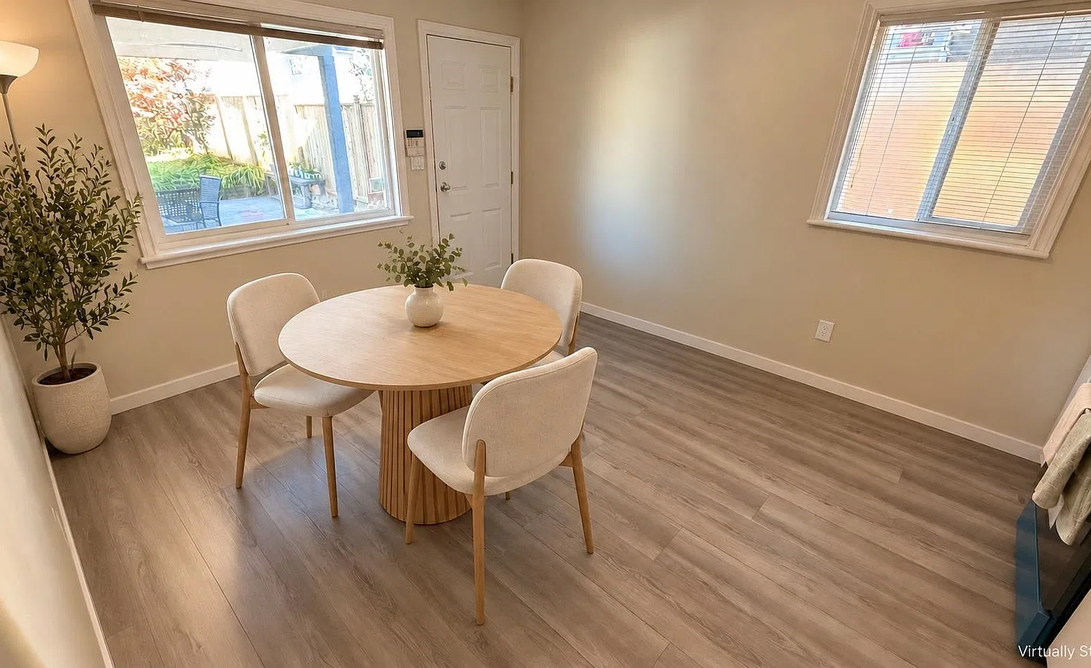 2 bed, 500 sqft, $2,300 — Photo 1