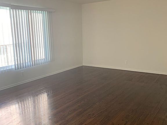 2nd image of 452 S Mariposa Ave #6