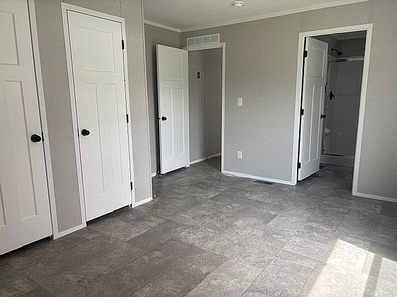 5th image of 15 Blake Dr