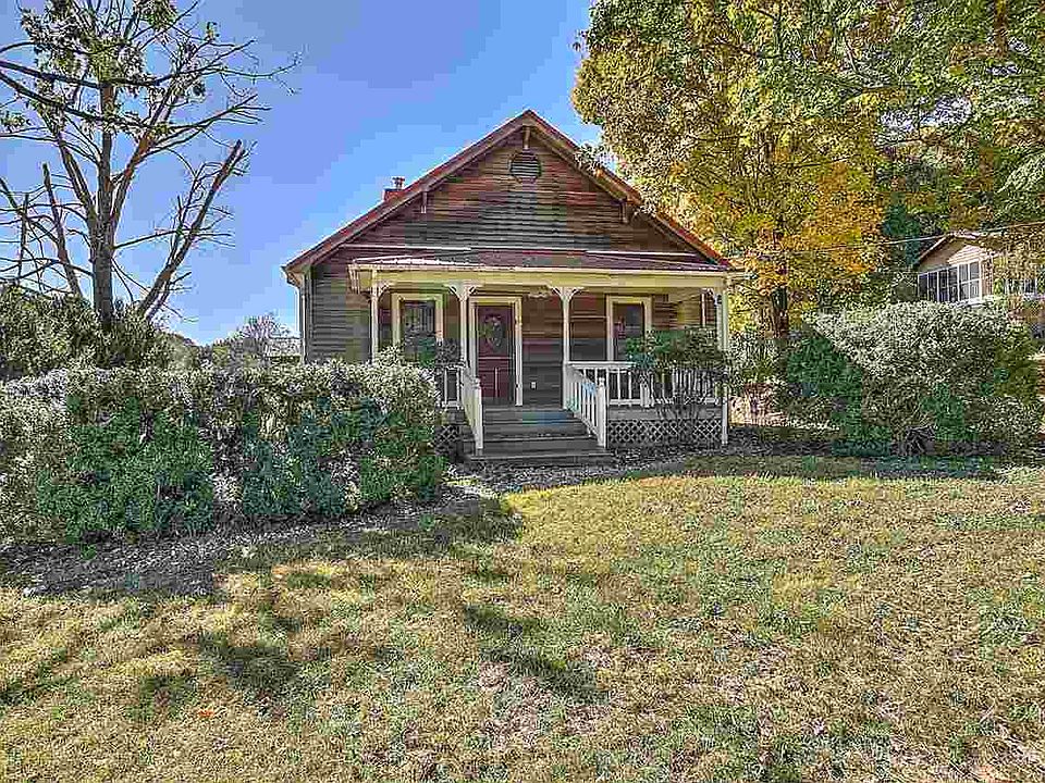 1st image of 905 W College St