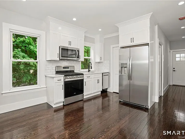 174 Coram Ave #2B — Photo 1