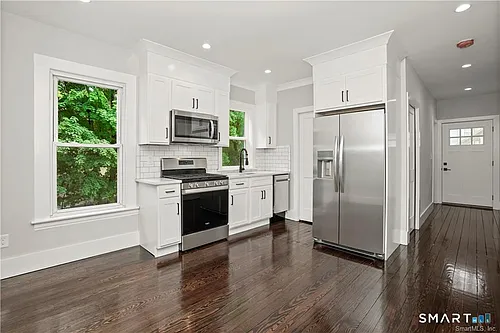 174 Coram Ave Photo 1