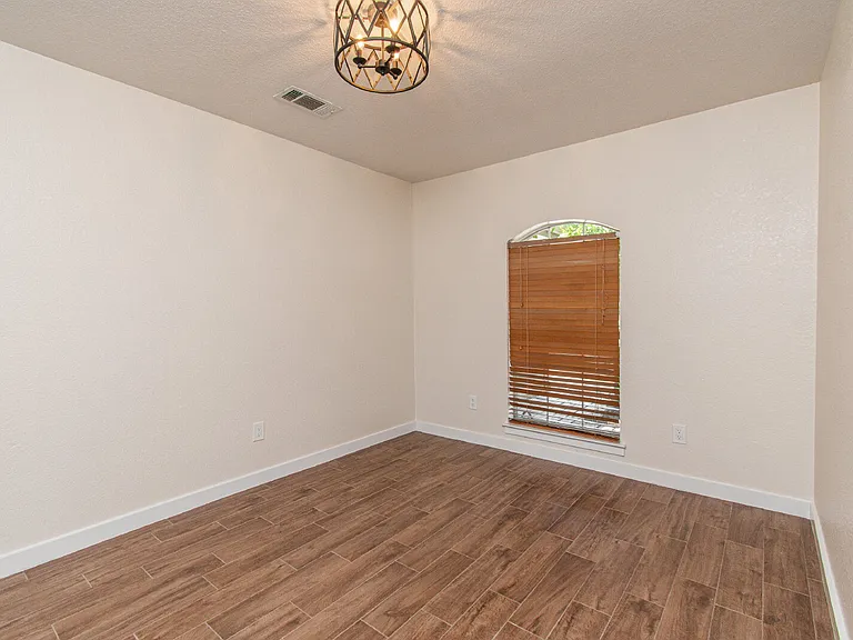 304 Timber Ridge Dr — Photo 18