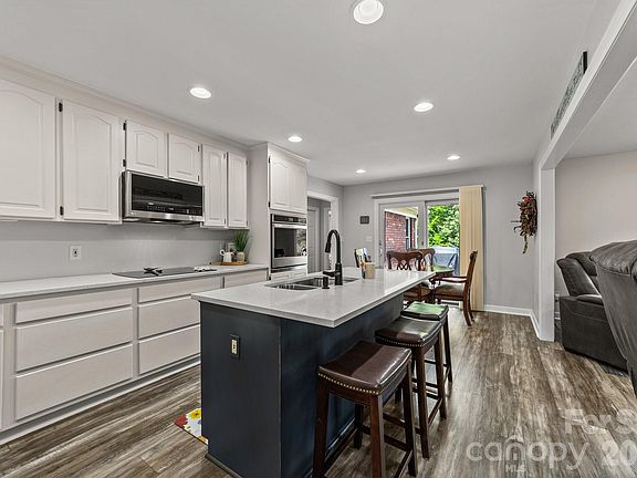 2nd image of 127 Fisher Farm Ct