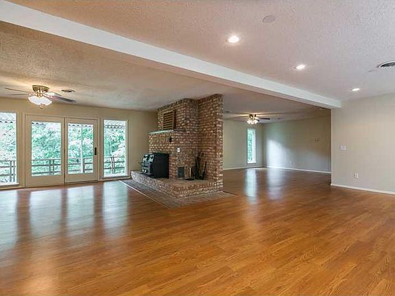 3rd image of 14863 Dogwood Ln