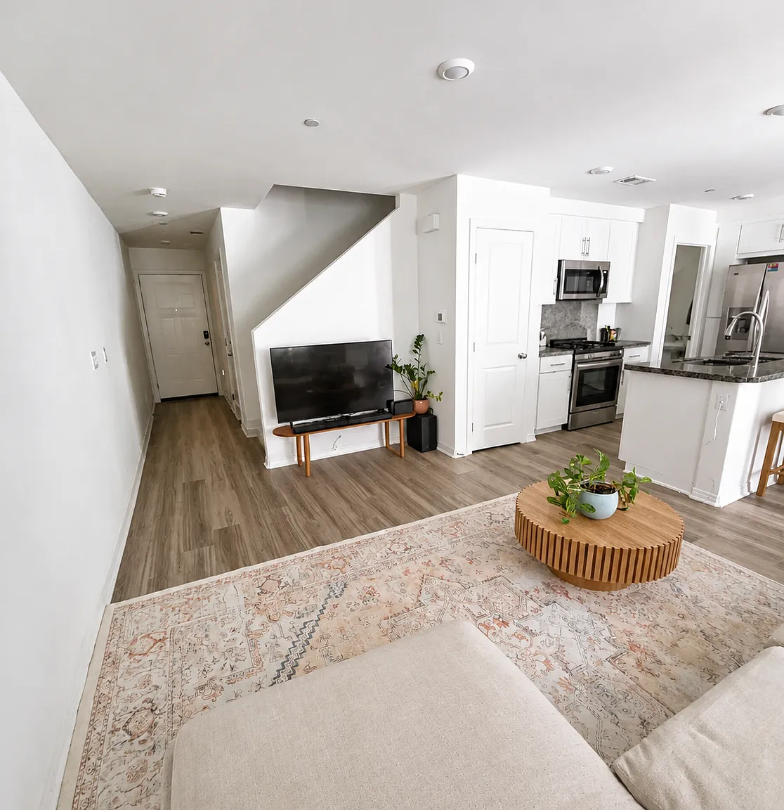3 bed, 1410 sqft, $3,150 — Photo 3