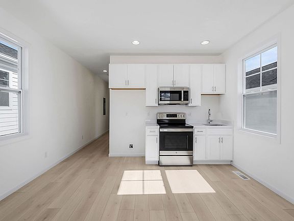 3rd image of 303 Fenbrook Way