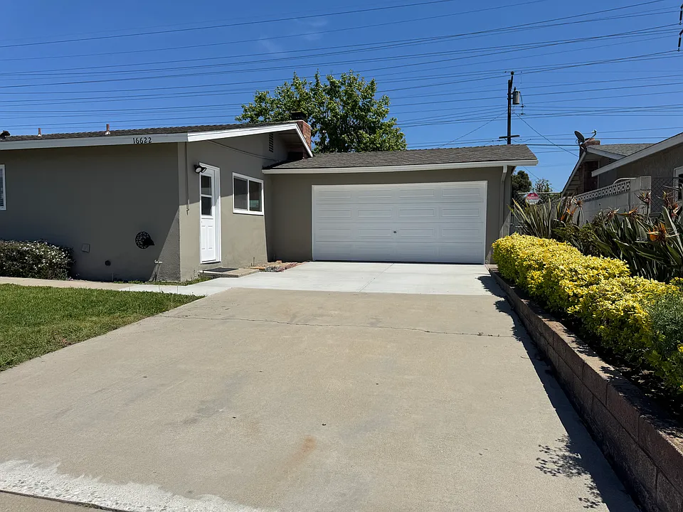16622 Lucia Ln