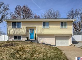 800 Prairie Ct, Hickman, NE 68372