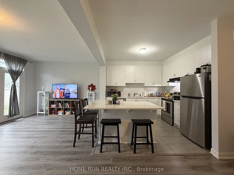 216 Billrian Cres — Photo 3