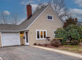 16 Sleepy Lane, Hicksville, NY 11801