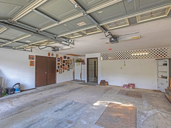 3rd image of 44447 Lookout Ct
