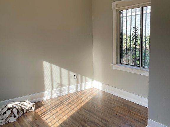4th image of 960 W 45th St #960