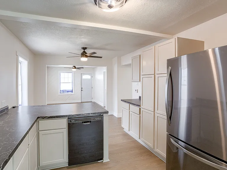 4818 Wirt St — Photo 10