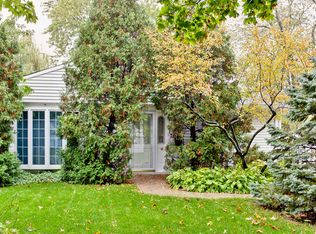 217 E Wayne Pl, Wheeling, IL 60090