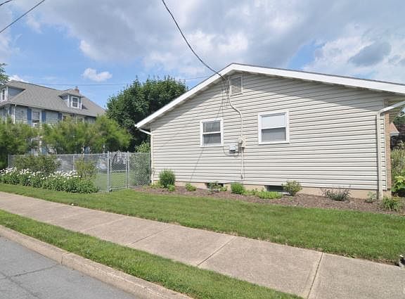 3rd image of 521 E Linden Ave