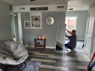 203 S Van Buren St, Versailles, MO 65084