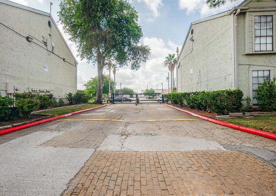 1st image of 8625 Victorian Village Drive