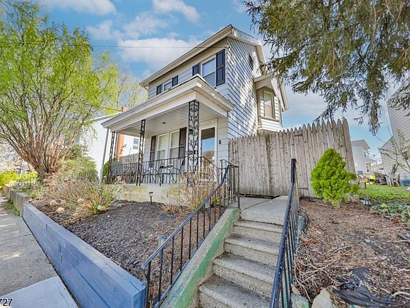 3rd image of 389 Grant St