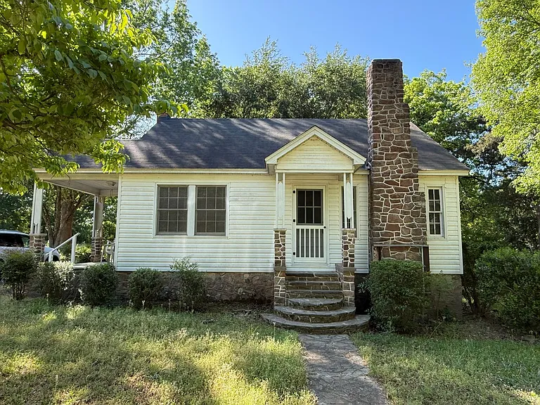 2109 Horne Town Rd — Photo 1