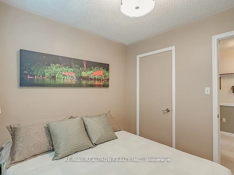 5591 Cosmic Cres — Photo 24