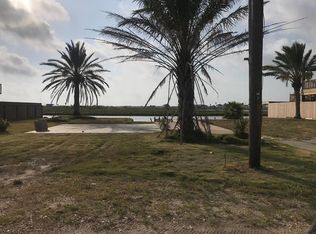 98 Belaire Dr, Rockport, TX 78382