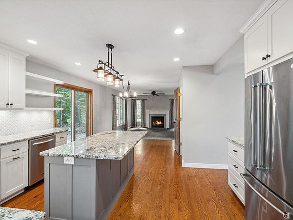 3rd image of 5301 S Park Dr