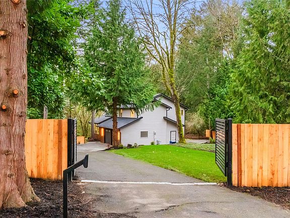 3rd image of 12723 Juanita Drive NE