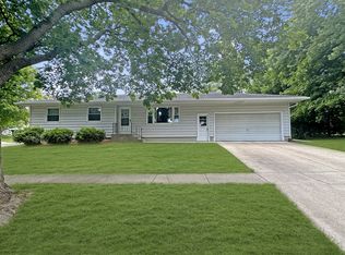 1637 Ridge Dr, Freeport, IL 61032