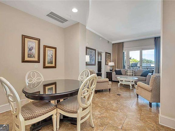 4th image of 1015 Beachview Dr #205