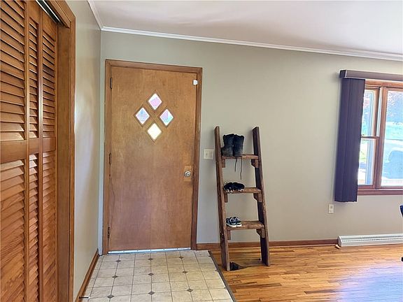 4th image of 40 Pine Hill Dr